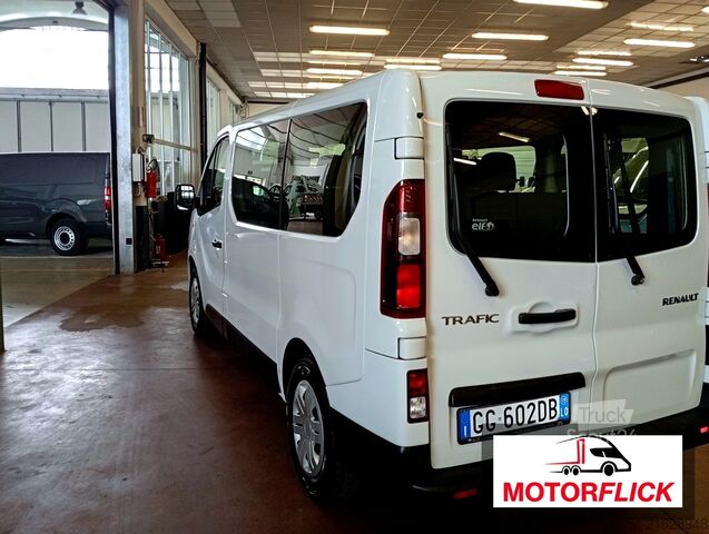 Furgoneta con asientos Renault trafic