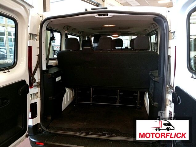 Furgoneta con asientos Renault trafic