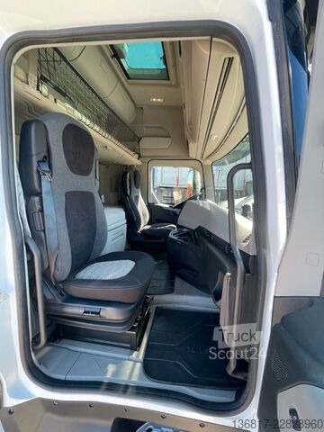 Standard tractor unit FORD F-MAX 500 4x2 BL Retarder Klima vollverspoilert