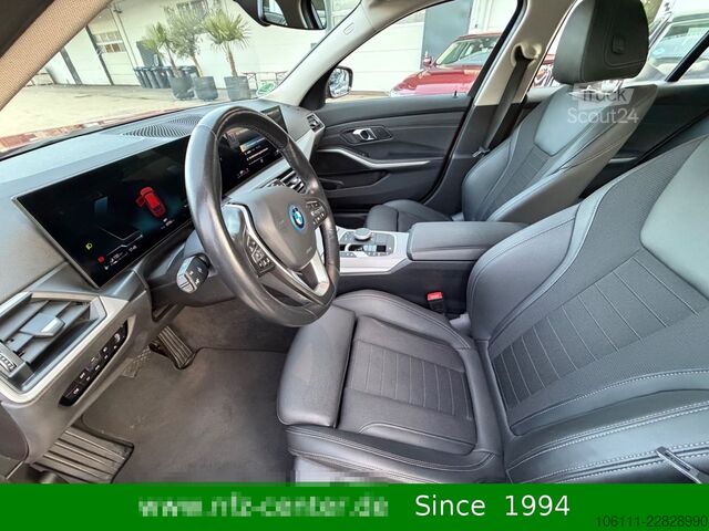 Microbuz BMW 330e Touring WIDESCREEN/Leder/Driving Assistant