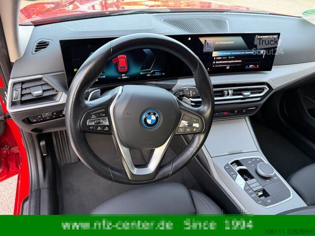 Microbuz BMW 330e Touring WIDESCREEN/Leder/Driving Assistant