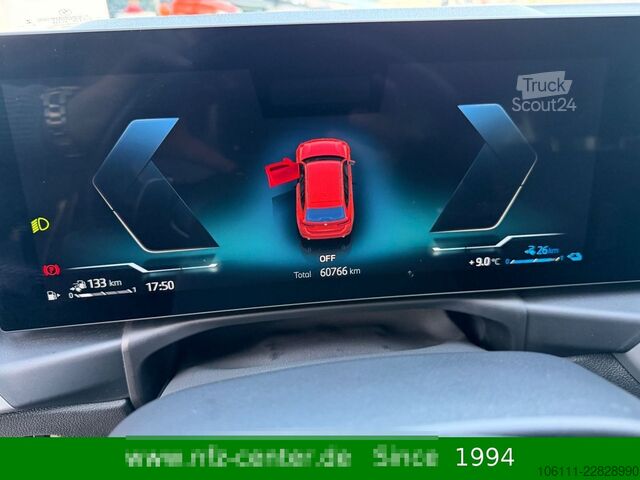 Microbuz BMW 330e Touring WIDESCREEN/Leder/Driving Assistant