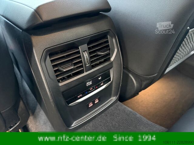 Microbuz BMW 330e Touring WIDESCREEN/Leder/Driving Assistant
