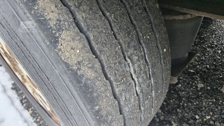 Semiremorcă cu cutie Kögel SP 18