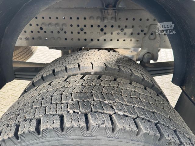 Platformas kravas automašīna ar tentu MERCEDES-BENZ 1827 Allrad 4x4 Klima Heizung 3 Sitze Fahrschule