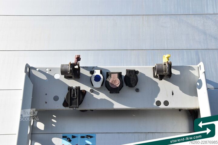 Odprta polprikolica s ponjavo SCHMITZ CARGOBULL Liftachse XL + Getränke + D.C. 9.5 Zertifikat