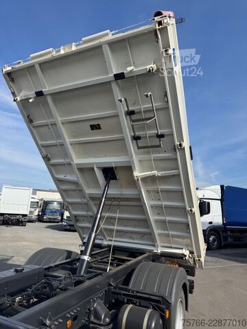 Benne tri-benne MAN TGL 8.220 / 2 x AHK / 3 SITZE