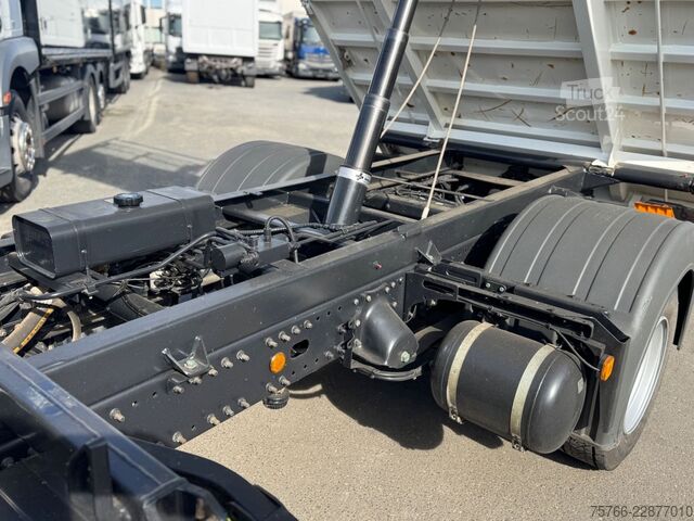 Benne tri-benne MAN TGL 8.220 / 2 x AHK / 3 SITZE