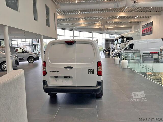 Slēgtais furgons Fiat Doblò F5272 XL Diesel 130 PK Automaat