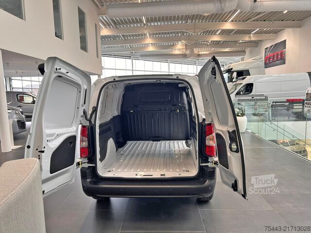 Slēgtais furgons Fiat Doblò F5272 XL Diesel 130 PK Automaat