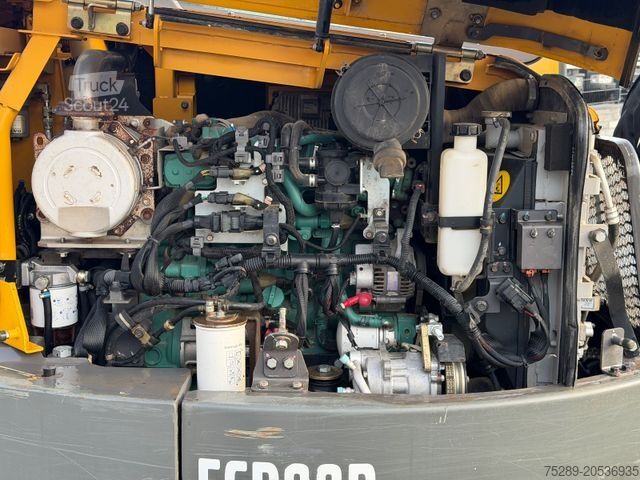 Miniexcavadora VOLVO ECR 88 D Verstellauslger OQ Oilquick