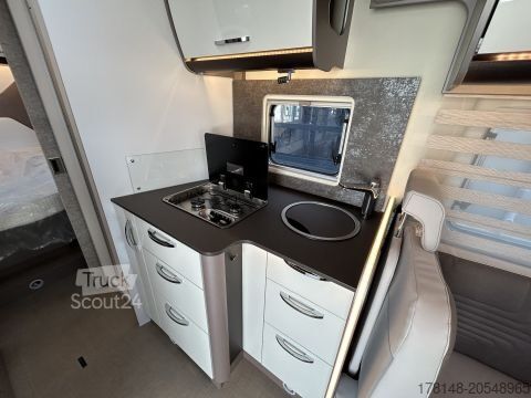 Autorulotă semi-integrată Bürstner Lyseo TD 736