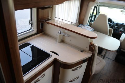 Daļēji integrēta kemperis Hymer/Eriba Tramp SL 704