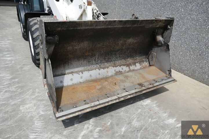 Kolesni nakladalnik Caterpillar 906M