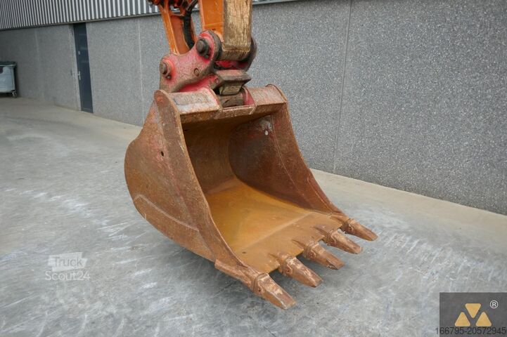 Excavateur sur chenilles Hitachi ZX225USLC-6