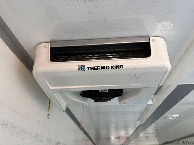 Gekoeld/vriestransport Volvo FL 250 4x2 THERMOKING V-100 Max / BOX L=8255 mm