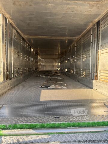 Tovornjak za prevoz goveda Menke Janzen 