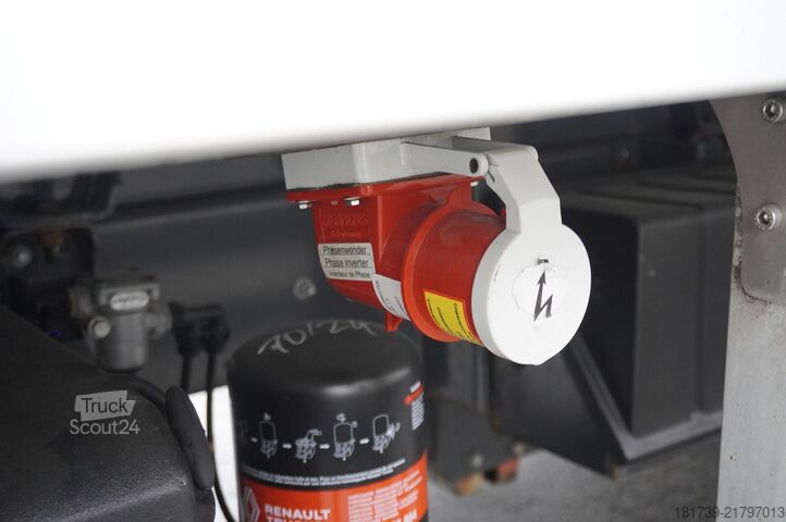 Autoutilitară frigorifică cu două temperaturi Renault D210 12T / Bitemperature / 80 tho. km/