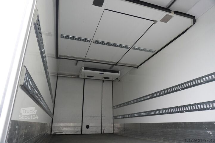 Autoutilitară frigorifică cu două temperaturi Renault D210 12T / Bitemperature / 80 tho. km/