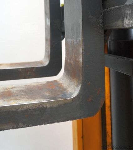 Chariot à mât rétractable Jungheinrich ETV214