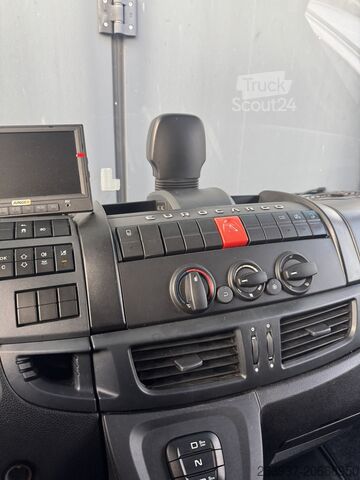 Sunkvežimis su bortine platforma ir tentu Iveco 140E280