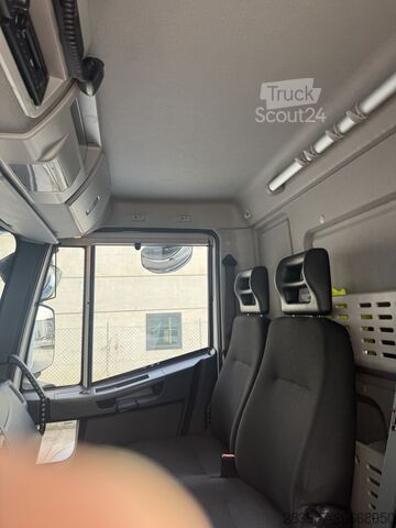 φορτηγό με καρότσα και συρόμενη τέντα Iveco 140E280