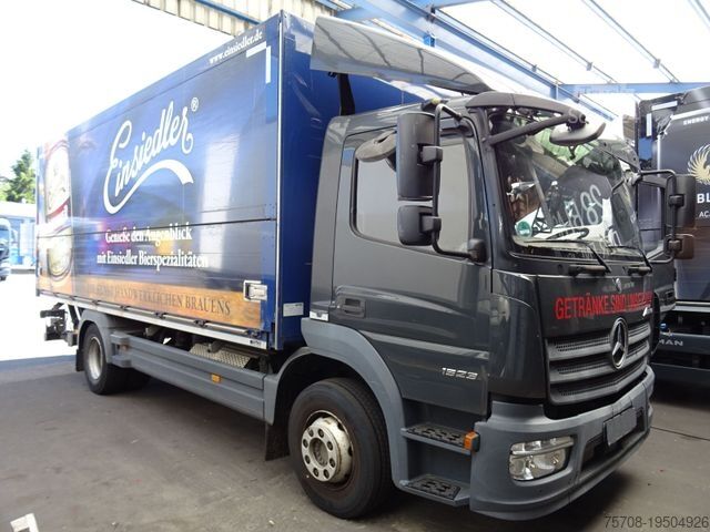Вантажівка для напоїв MERCEDES-BENZ 1523 Atego*l/l*6,2 m Schwenkwand*2 to LBW*2x AHK