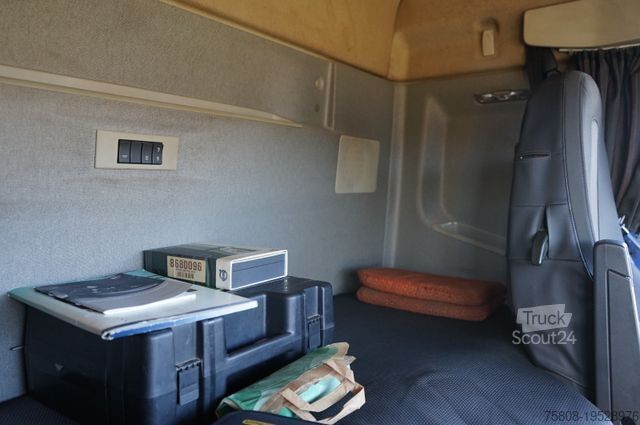 Damperli kamyon VOLVO FH460 Getreidekipper Lenk Staplerhalterung