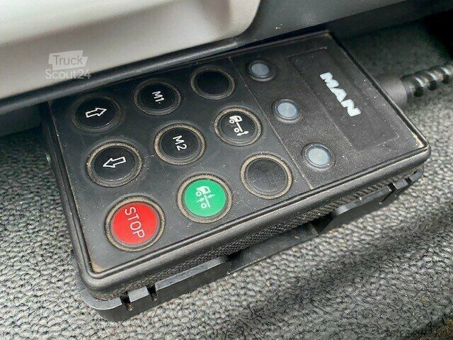 LKW mit Kofferaufbau MAN 8.180BL Möbelkoffer/AHK/Org.107Tkm/3 Sitzer