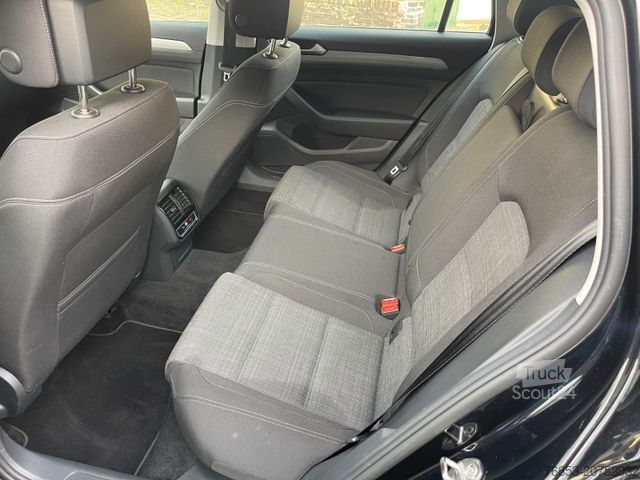 Minibus VOLKSWAGEN Passat Variant 110kw DSG Kamera *LED *Navi