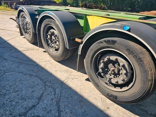 Auflieger-Wechselfahrgestell WIELTON Vario Containerchassis, Reifendruckkontrolle