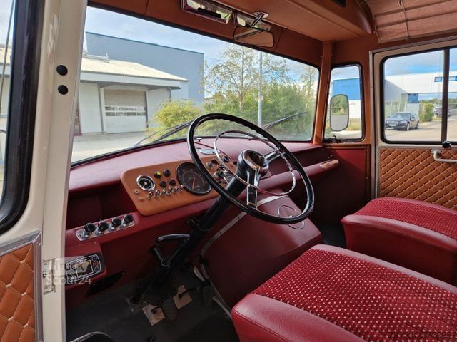 Minibus MERCEDES-BENZ Vorgänger Sprinter O 319 Samba mit Faltdach AC