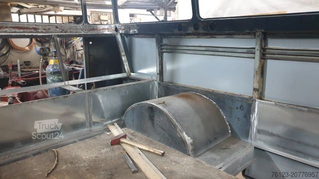 Minibus MERCEDES-BENZ Vorgänger Sprinter O 319 Samba mit Faltdach AC