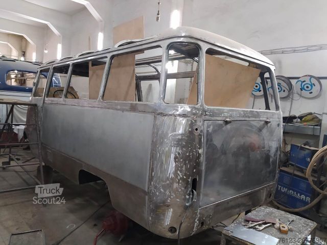 Minibus MERCEDES-BENZ Vorgänger Sprinter O 319 Samba mit Faltdach AC