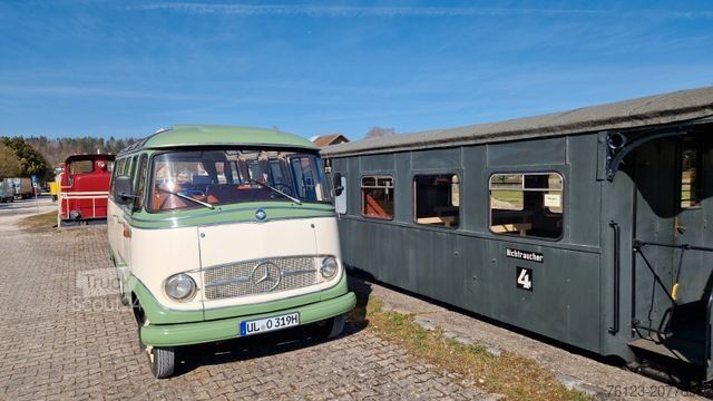 Minibus MERCEDES-BENZ Vorgänger Sprinter O 319 Samba mit Faltdach AC