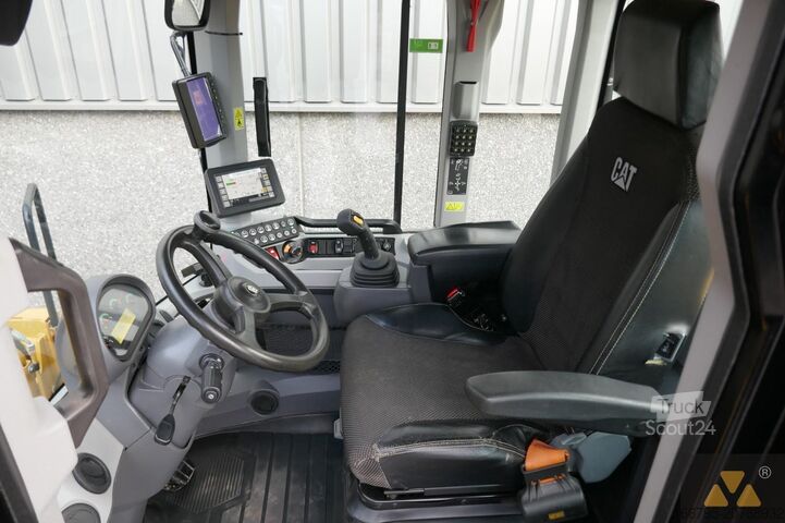 Kolesni nakladalnik Caterpillar 926M