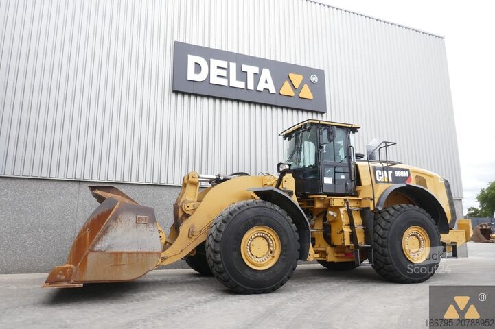 Kolesni nakladalnik Caterpillar 980M