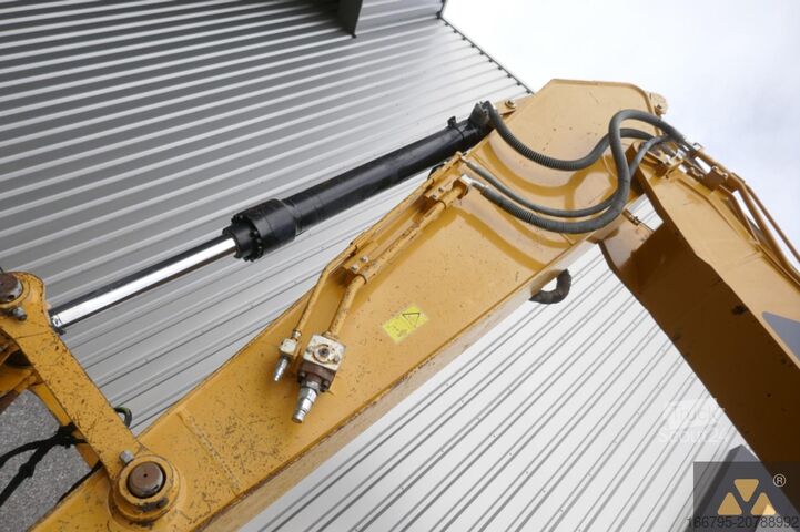 Gosenični bager Caterpillar 320EL