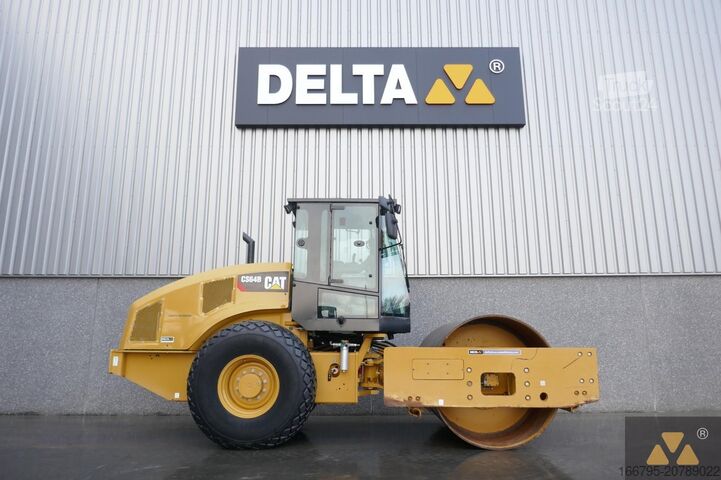 Valjar z enim bobnom Caterpillar CS64B