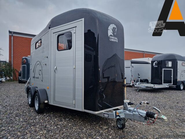 Príves na prepravu koní Cheval Liberté Touring XL Sattelschrank Frontexit