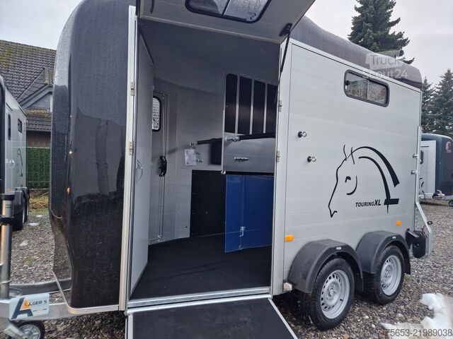 Príves na prepravu koní Cheval Liberté Touring XL Sattelschrank Frontexit