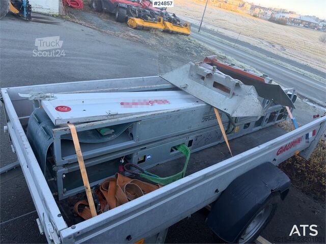 Convoyeur Lissmac Libelt-600 avec trémie d'alimentation Lissmac Libelt-600 Conveyor Belt with Feed Hopper