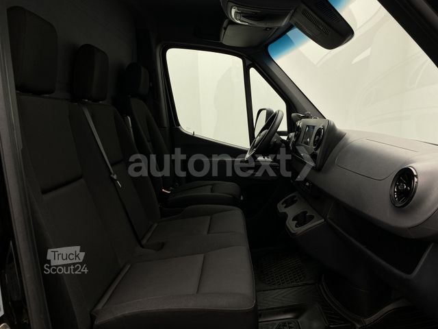 Box van MERCEDES-BENZ Sprinter 316 Aut.*Ladebordwand* Kamera+Navi 3215