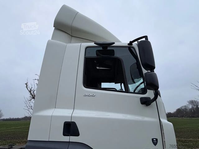 Chasis con cabina DAF CF 300 CF 300 BDF of Chassic cabine.  MOOIE  NE...