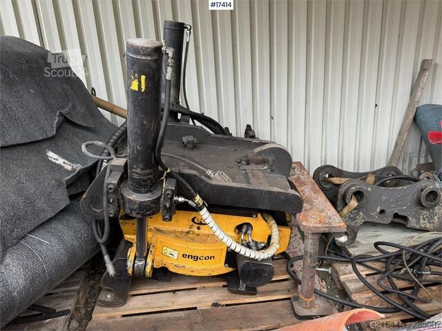 Mașină de construcții Engcon Rototilt
