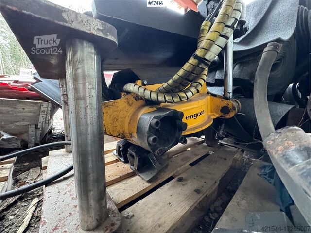 Mașină de construcții Engcon Rototilt