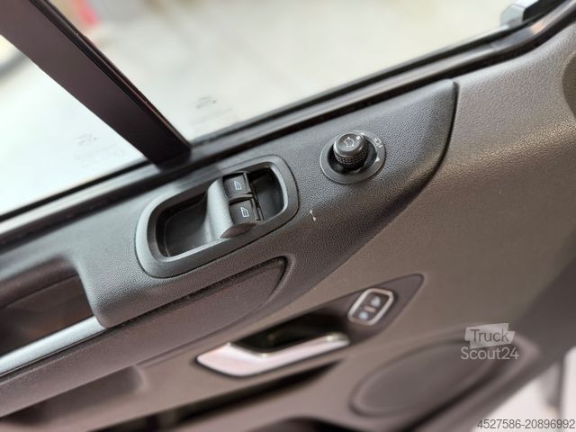 Samochód strażacki FORD Transit Custom 2.0L*KTW*KRANKENWAGEN*LIEGE+STUHL