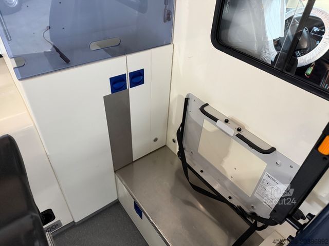 Samochód strażacki FORD Transit Custom 2.0L*KTW*KRANKENWAGEN*LIEGE+STUHL