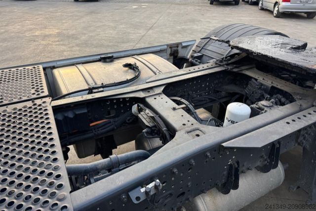 Standard nyergesvontató IVECO Stralis 460 4x2 Racing