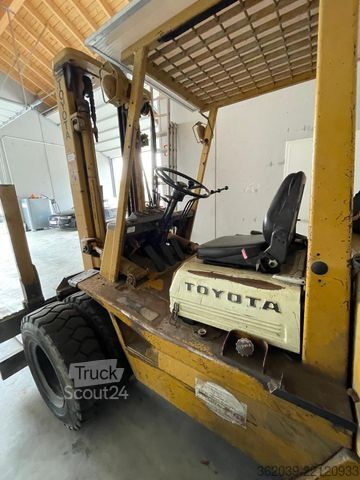 Περονοφόρο ανυψωτικό εκτός δρόμου TOYOTA GELÄNDE